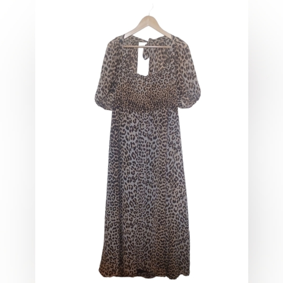 ASOS DESIGN Curve shirred bustier maxi dress with puff  sleeve in animal… - Picture 6 of 11